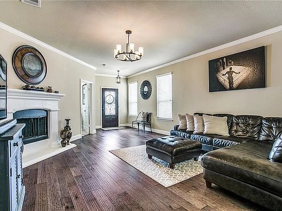 5th image of 213 Whitman Dr