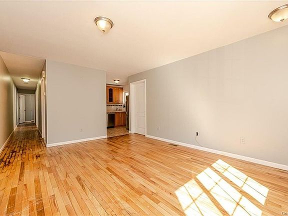 5th image of 2947 Bruner Ave