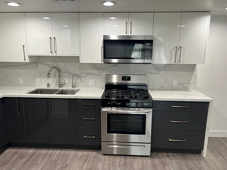 Glenoaks Residences — Photo 7