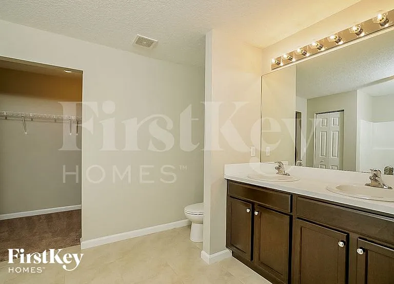 1881 SW Millikin Ave — Photo 8