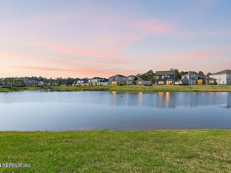 260 Brandon Lakes Dr — Photo 4