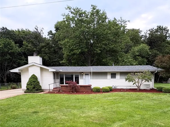 600 Lawrence Dr, Mt Zion, IL 62549