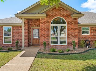 1009 Navajo Trl, Mc Gregor, TX 76657