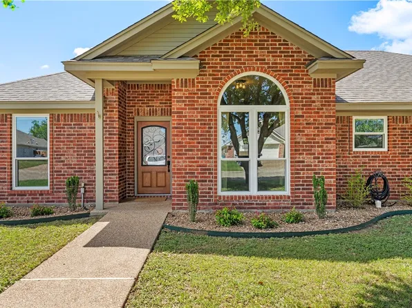 1009 Navajo Trl, Mc Gregor, TX 76657