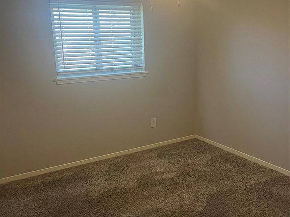 4th image of 4805 Crepe Myrtle Ln