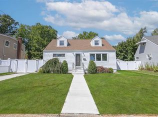 516 Barbara Ln, West Hempstead, NY 11552