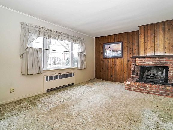 5th image of 115 Monroe St