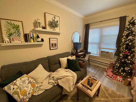 4th image of 649 W Roscoe St #8mm53khv1