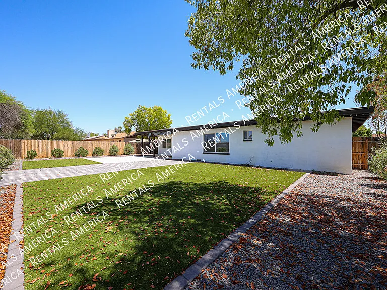 2902 W Straford Dr — Photo 36
