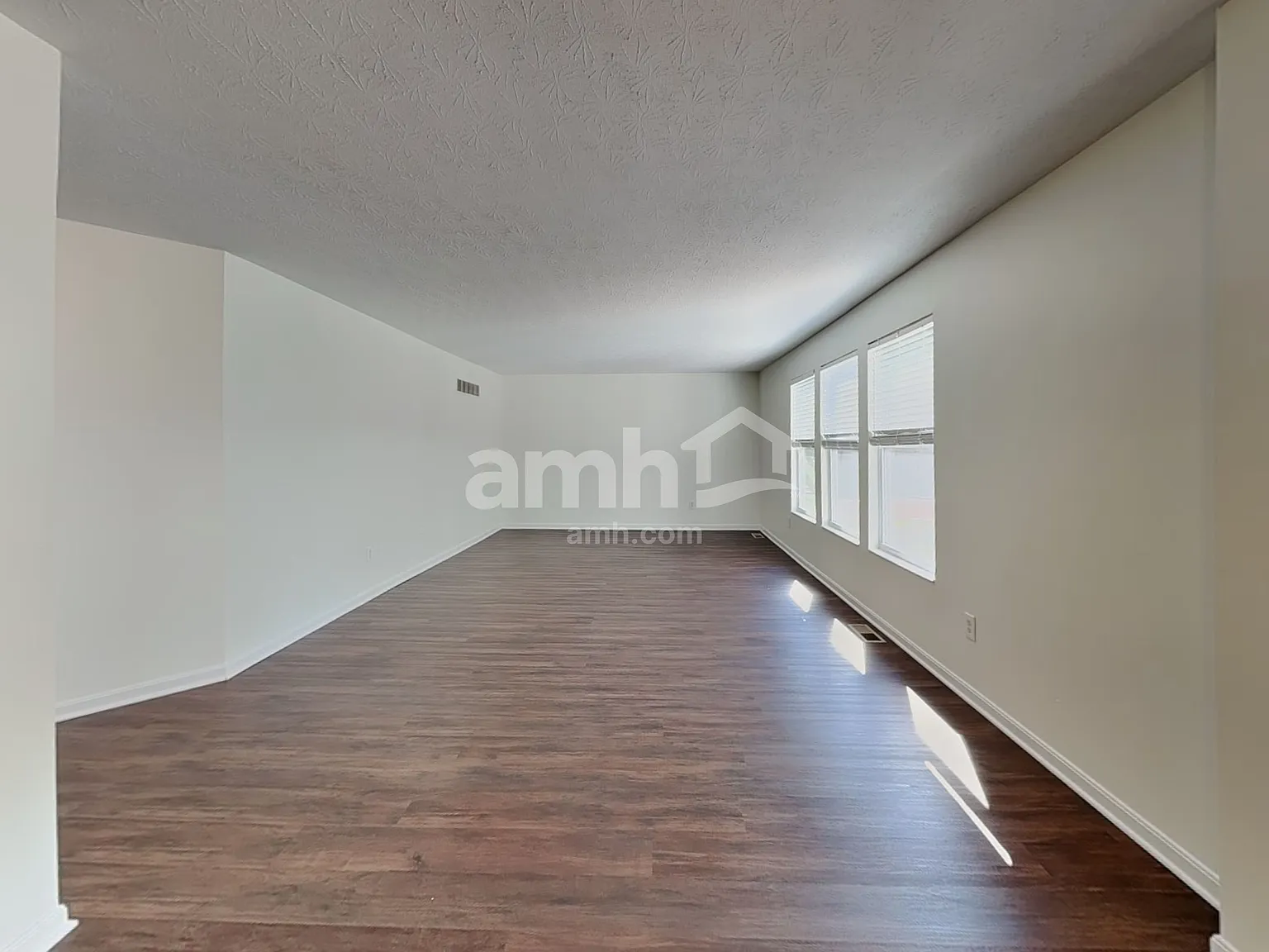 3 bed, 2.5 bath, 1554 sqft, $2,250 — Photo 4