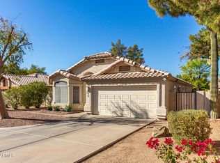 10 S Tiago Dr, Gilbert, AZ 85233