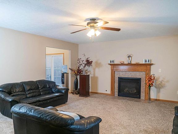 3rd image of 2384 Ashpoint St