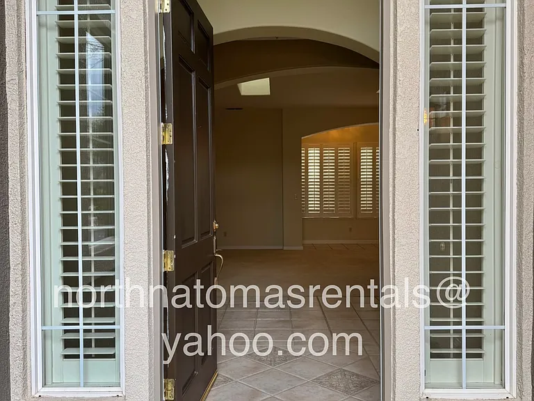 3949 Moraga Dr — Photo 3