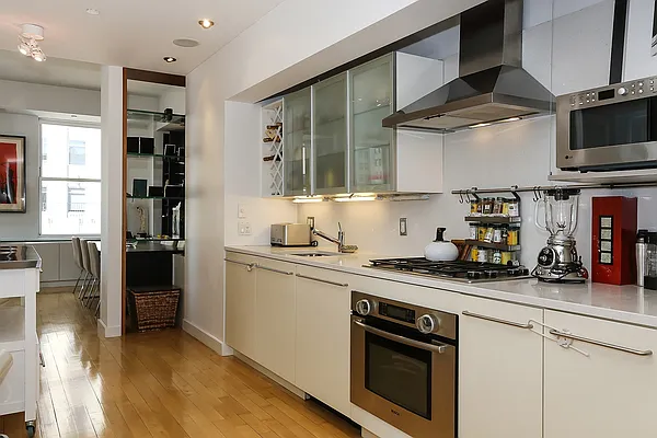 Rented by BARNES New York | media 50