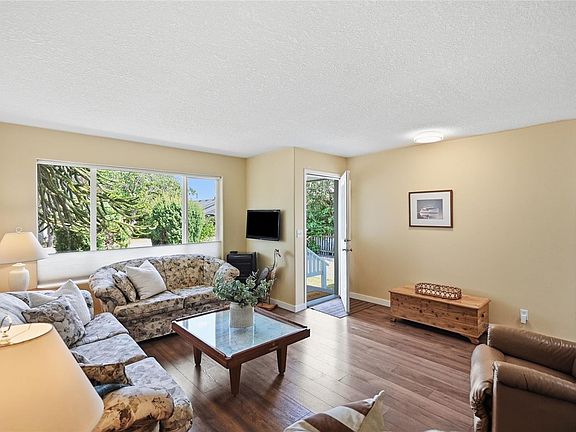 5th image of 403 Watfield Ave