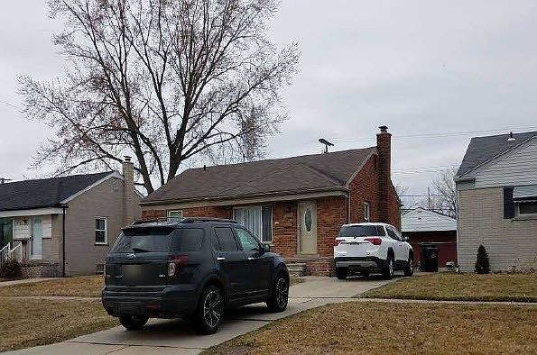 2nd image of 15720 Churchill St