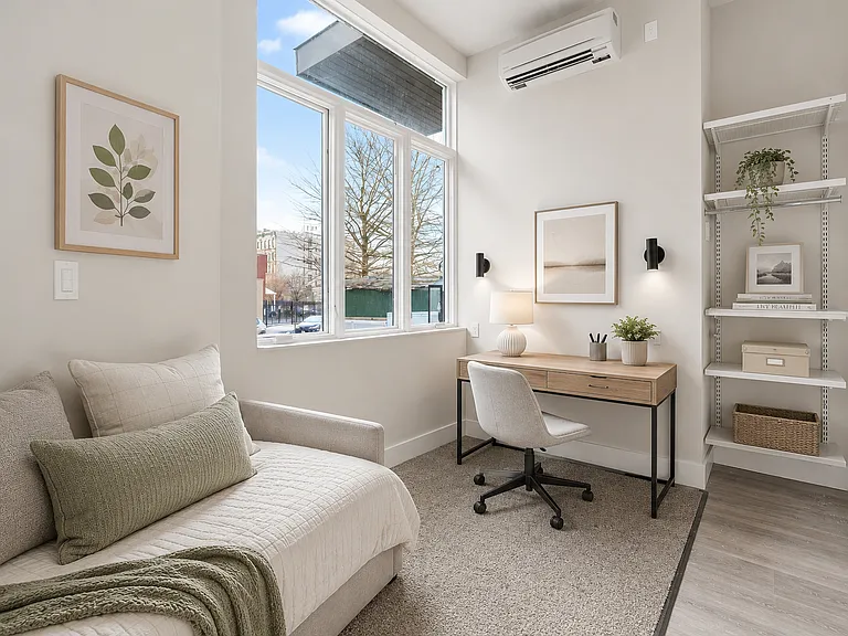 61 Delmonico Pl #1R — Photo 13