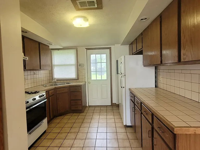 411 N Sheridan Ave — Photo 7