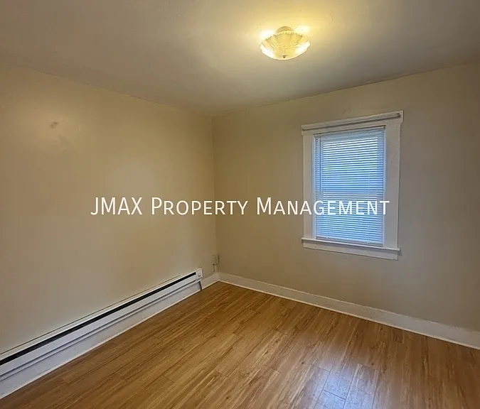 1624 Redwood Rd SE — Photo 5
