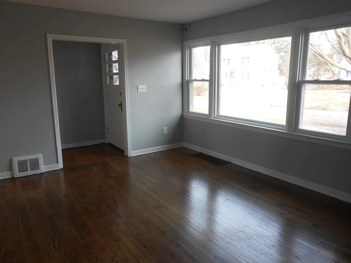 Building Photo - 267 E Beechwold Blvd