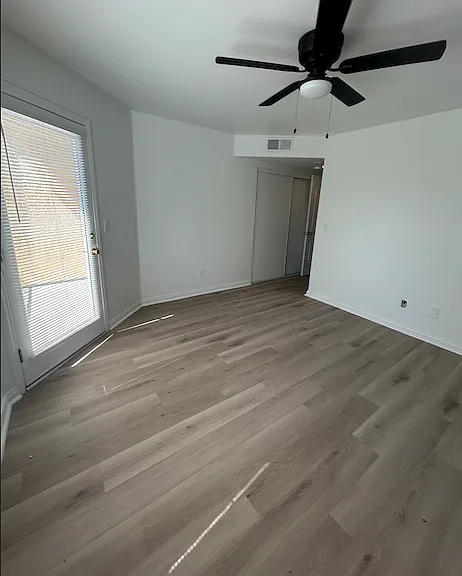 14359 Haynes St #5 — Photo 9