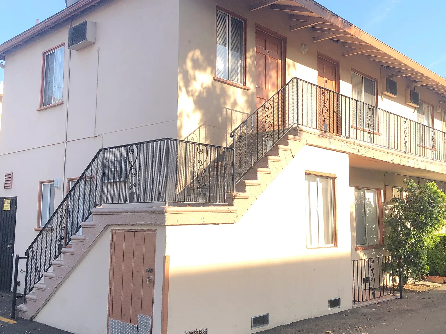 Oxnard St, Van Nuys — Photo 2