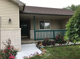 3731 Fieldcrest Dr, Sioux City, IA 51103