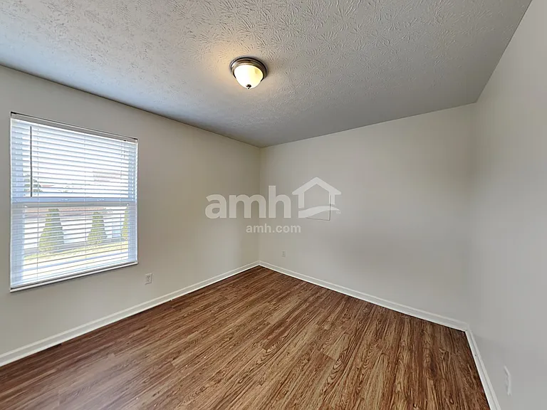 125 Simsbury Ct — Photo 17