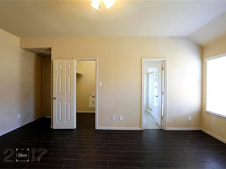8014 Thorncroft Manor Ln — Photo 8