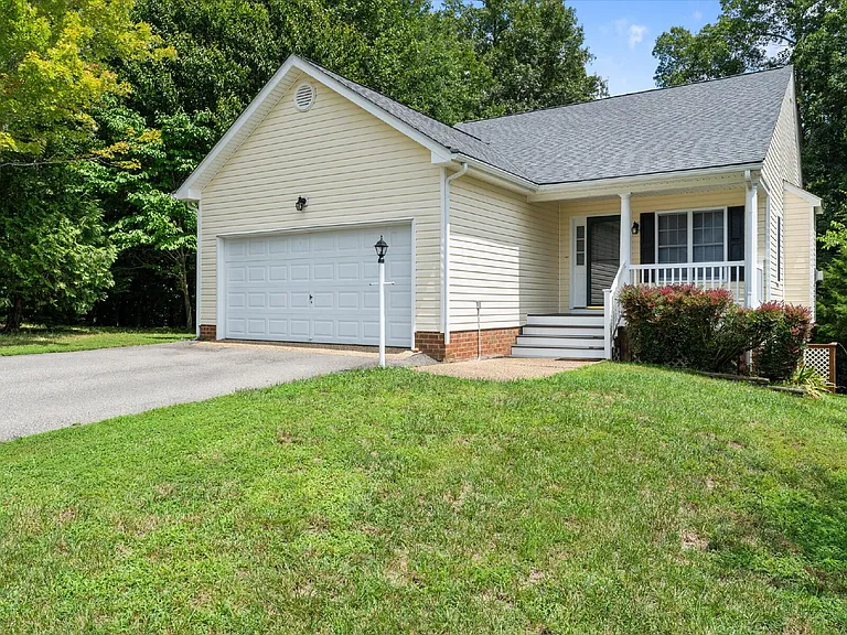5701 Hereld Green Dr — Photo 2