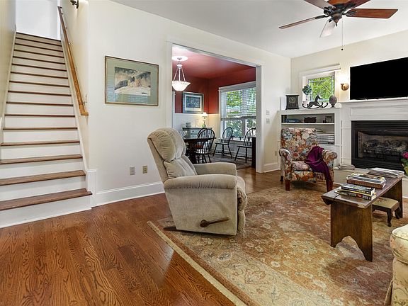4th image of 711 Knob Hill Dr