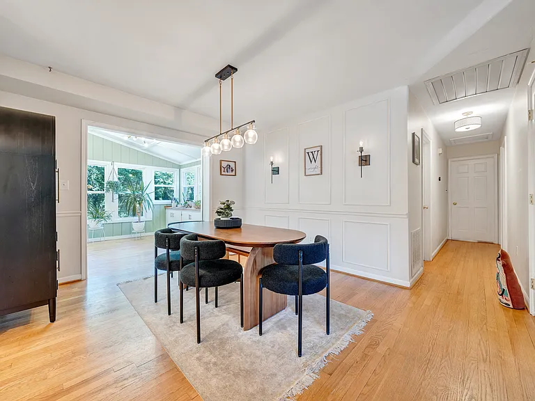 621 Aragona Dr — Photo 9