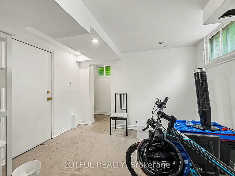 2427 Chasseur Ave #3 — Photo 19