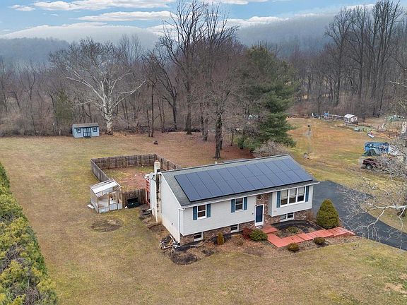 2nd image of 118 Oak Terrace Dr