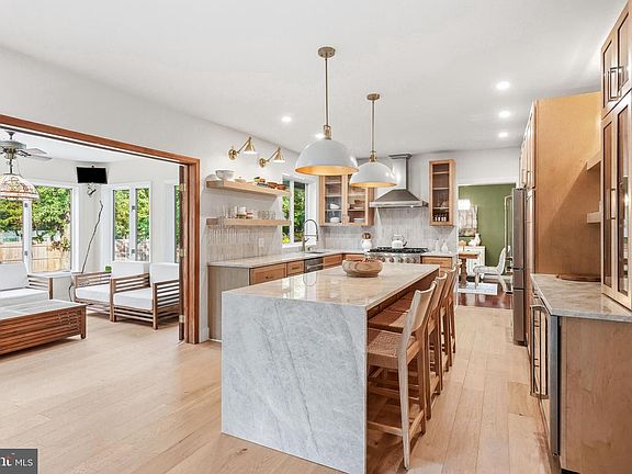 5th image of 276 Greentree Rd