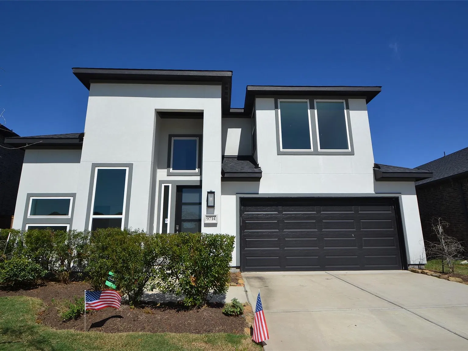 5 bed, 4.0 bath, 3261 sqft, $3,300 — Photo 2