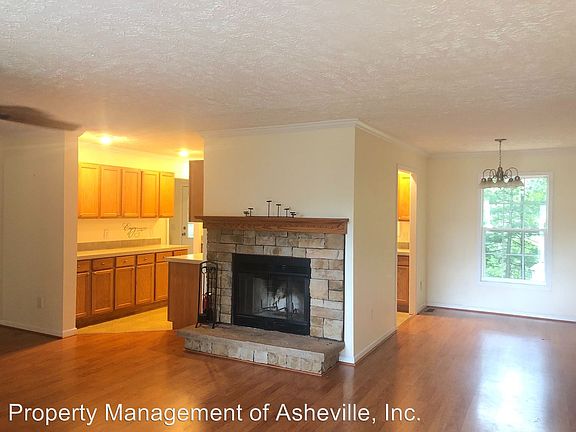 3rd image of 9 Oakcrest Dr