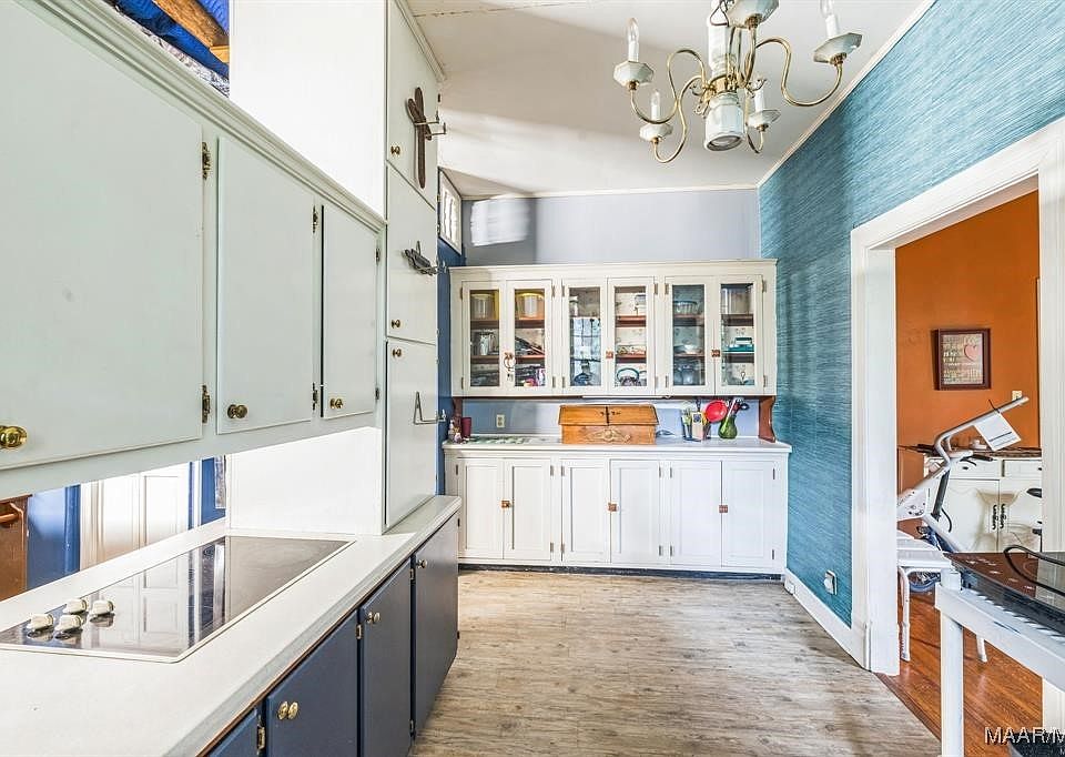 2nd image of 715 Arsenal Pl