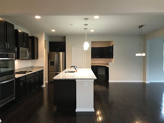 4th image of 307 E Legend Ct