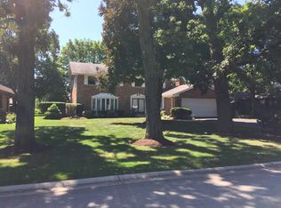 1609 Royal Oak Rd, Darien, IL 60561