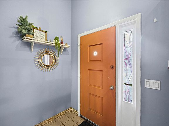 4th image of 208 Mount Ridge Cir