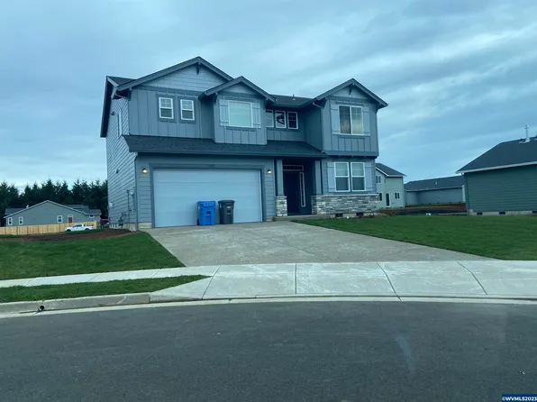 305 Walnut St, Mount Angel, OR 97362