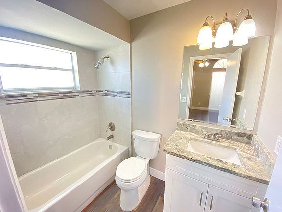 3rd image of 2439 Harbor Town Dr