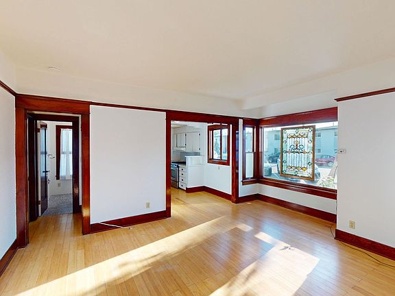 4th image of 1009 A Ave #15