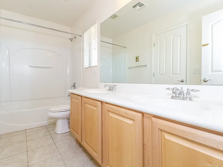 3116 S 82nd Ln — Photo 15