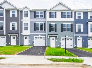 83 Overlook Dr, Hanover, PA 17331