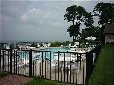 4th image of 3620 Lakeshore Dr