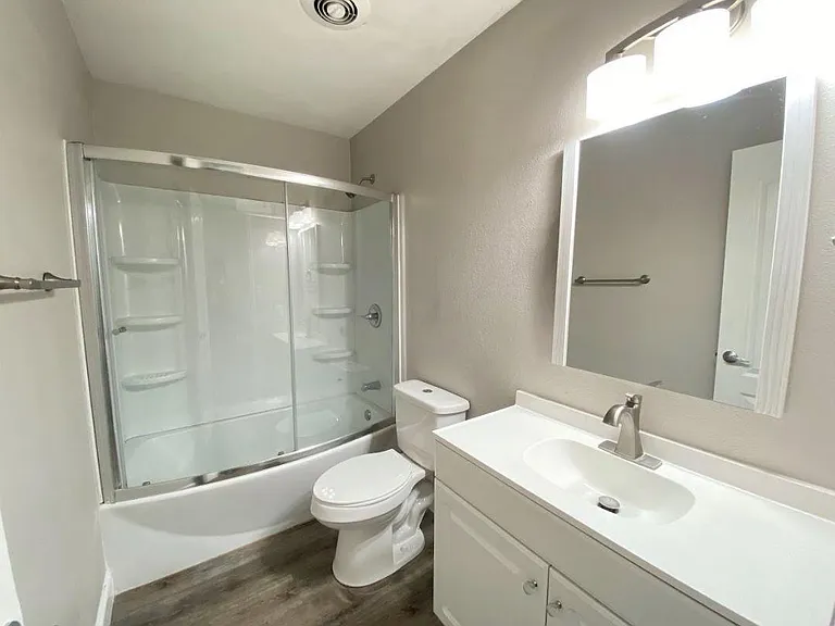 809 E Bellevue Rd — Photo 9