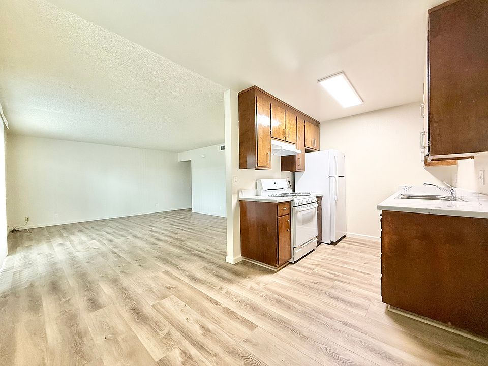 1st image of 633 Stewart St APT 10