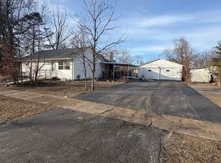 105 Benedict St, Benton, IL 62812